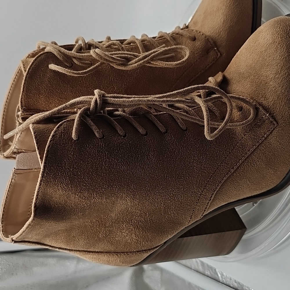 J Tan faux Suede Lace Up Boots with Sturdy Heel Sz 6 - Picture 9 of 11